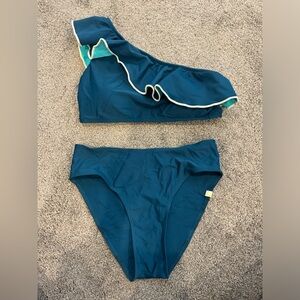 Summer salt two piece one shoulder swimsuit! In great condition. Size 4!